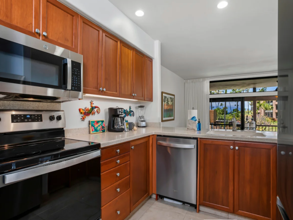 Luxurious 6-Bedroom Retreat in Kaanapali